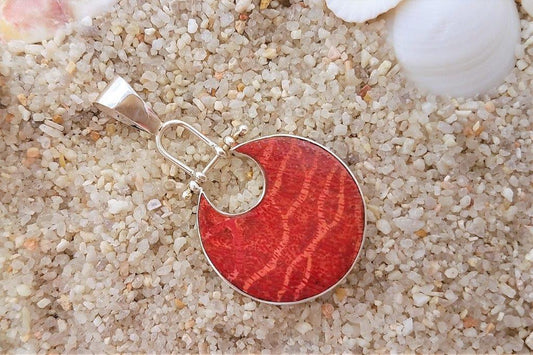 RED CORAL LATCH PENDANT