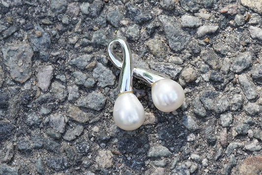 TWISTED PEARL PENDANT