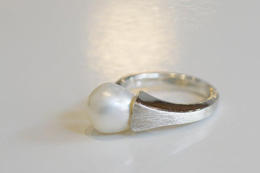 PEARL DROP END RING